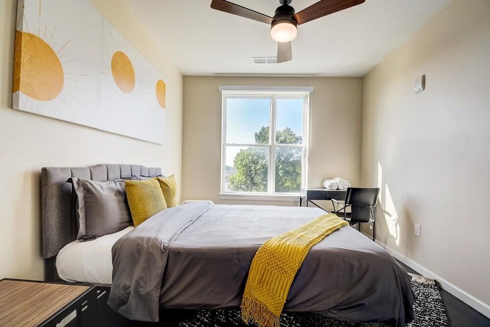 FRONTDESK The Marshall Campus Apts Louisville