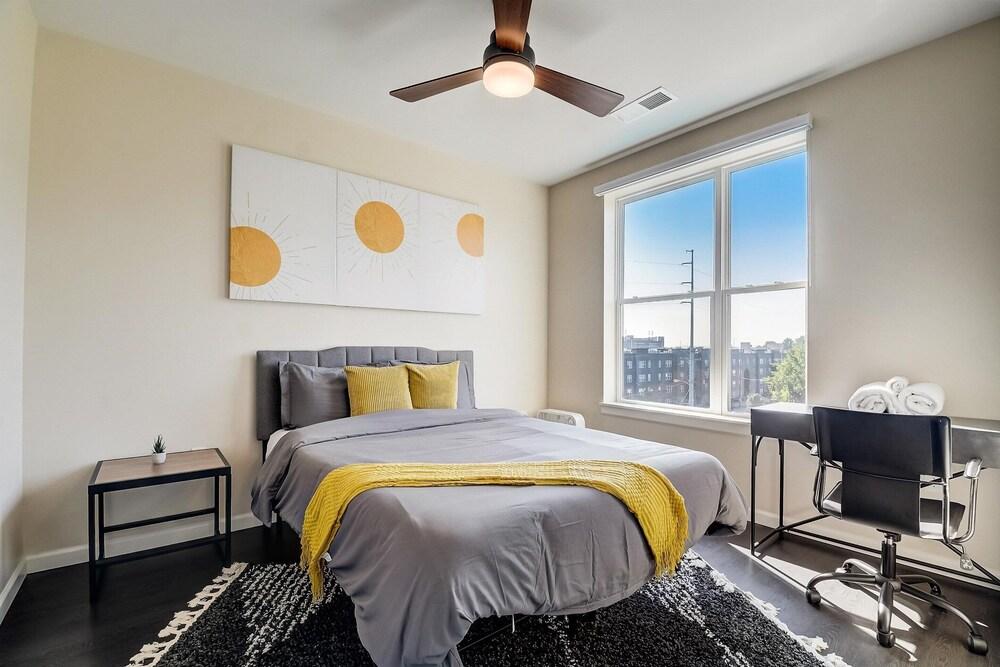 FRONTDESK The Marshall Campus Apts Louisville