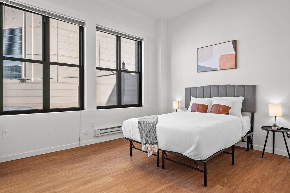 FRONTDESK 1014 Fifth Ave Apts Uptown Pittsburgh