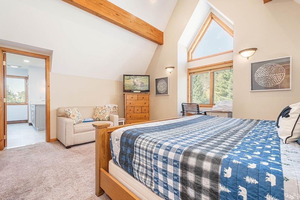 Waterfront Greens Chalet