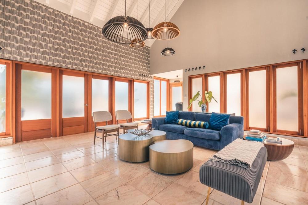 Magnificent Villa w Private Pool at Yarari