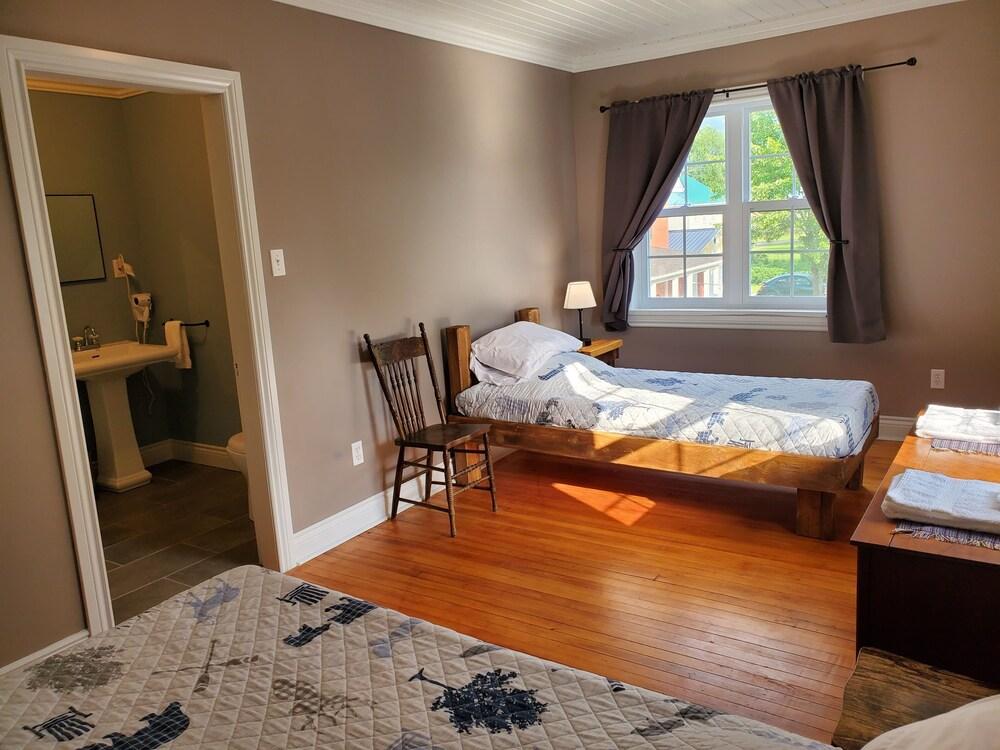 Capharnaüm Gîte - Boutique - Café