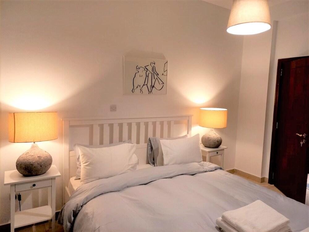 Luxury Townhouse With Private Pool & Garden