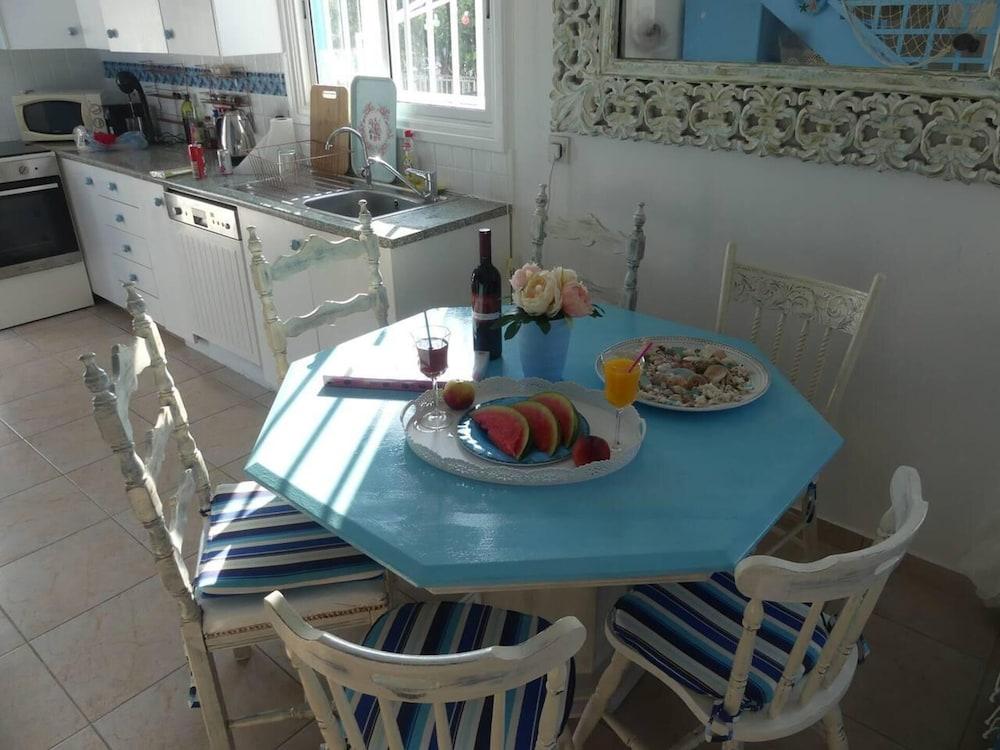 2bed Villa - Private Pool - Steps From the Beach!