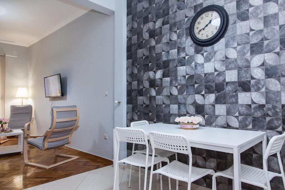 Beautiful new decorated apt in Athens