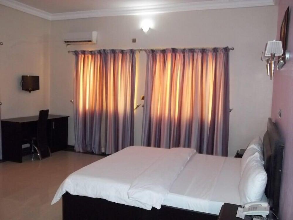 Signature Grand Hotel