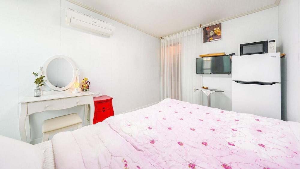 Geoje Forest-morning Spa Pension