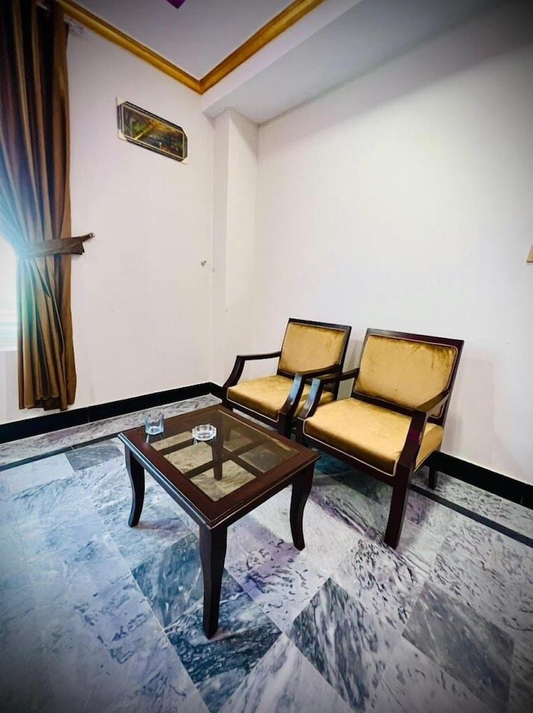 Apple Hotel and Restaurant