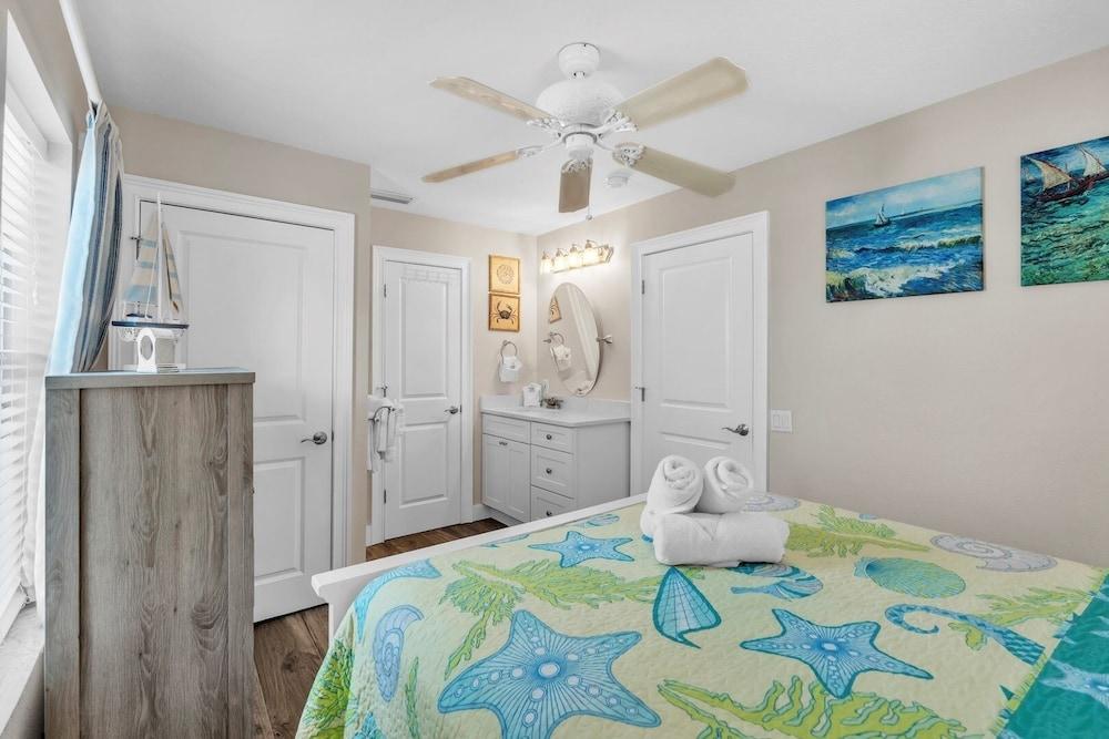 Shady Mango 2 Bedroom Home by RedAwning