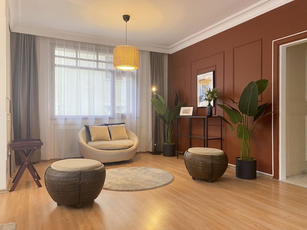 Colourful House in Kad k y