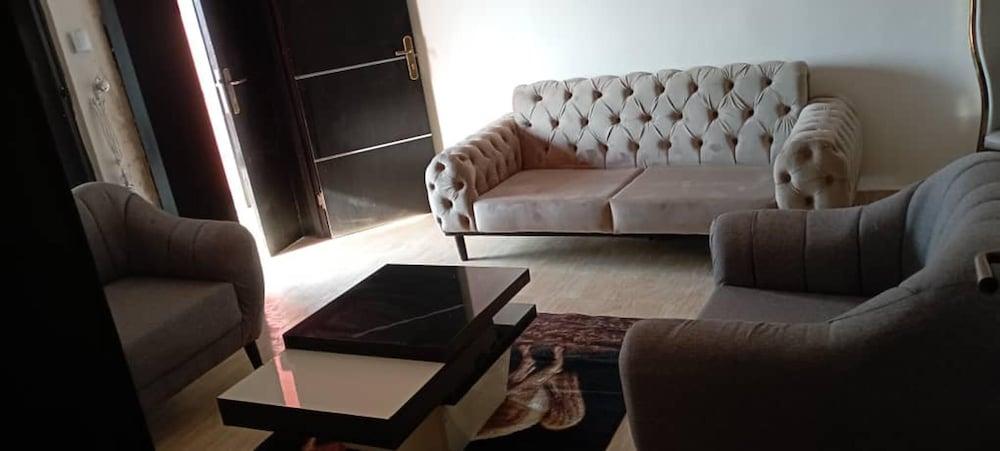 Apartment Sleeps 4 With Free Parking