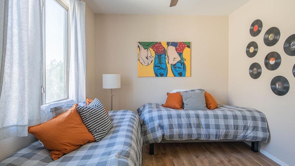 Stylish Cave Creek 3 Bdrm Vacation Home!