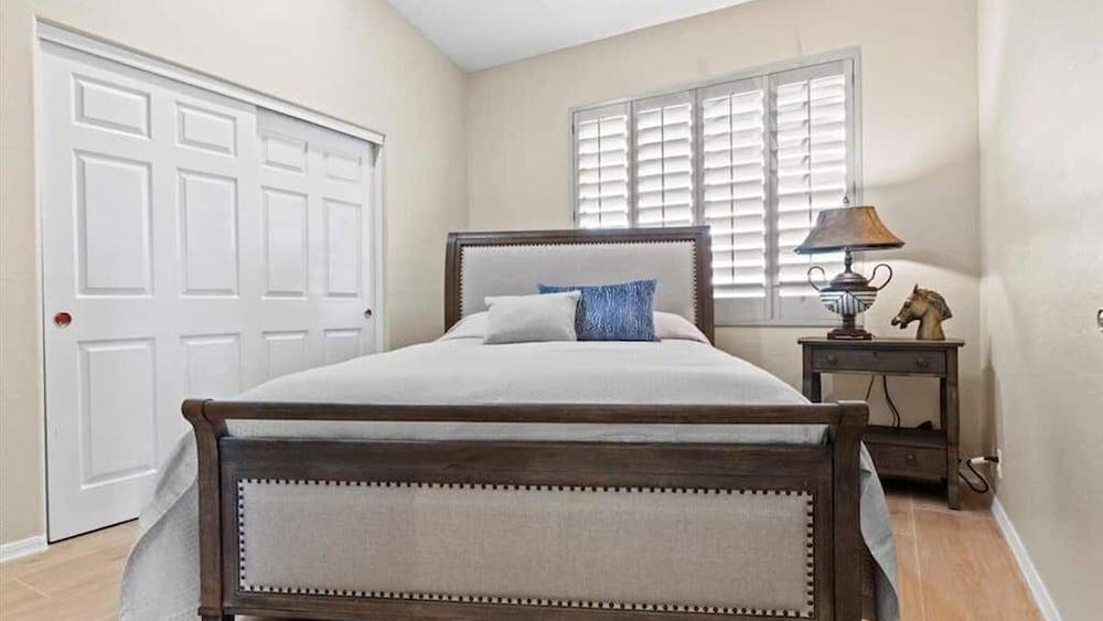 Massive North Scottsdale 6 Bdrm w/ Oasis Backyard!