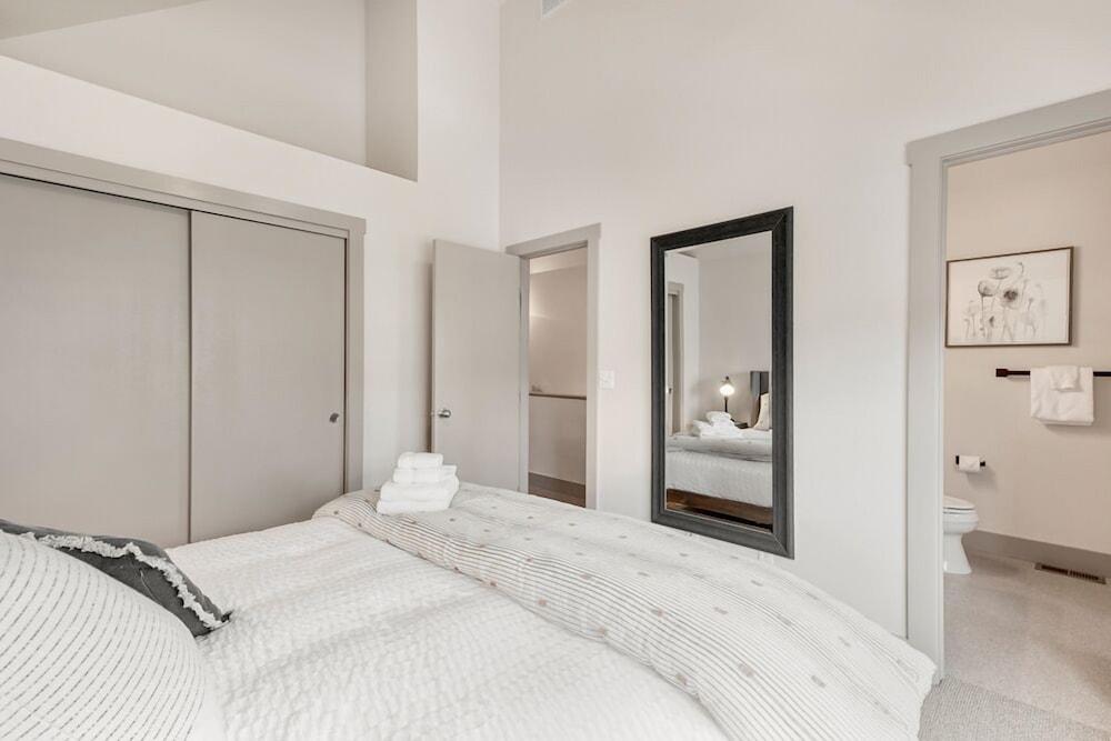 Hip Old Town North Gem! Near Breweries and River!