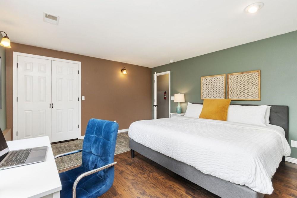 Hidden Valley Retreat Quiet Escape w/ Mtn Views!