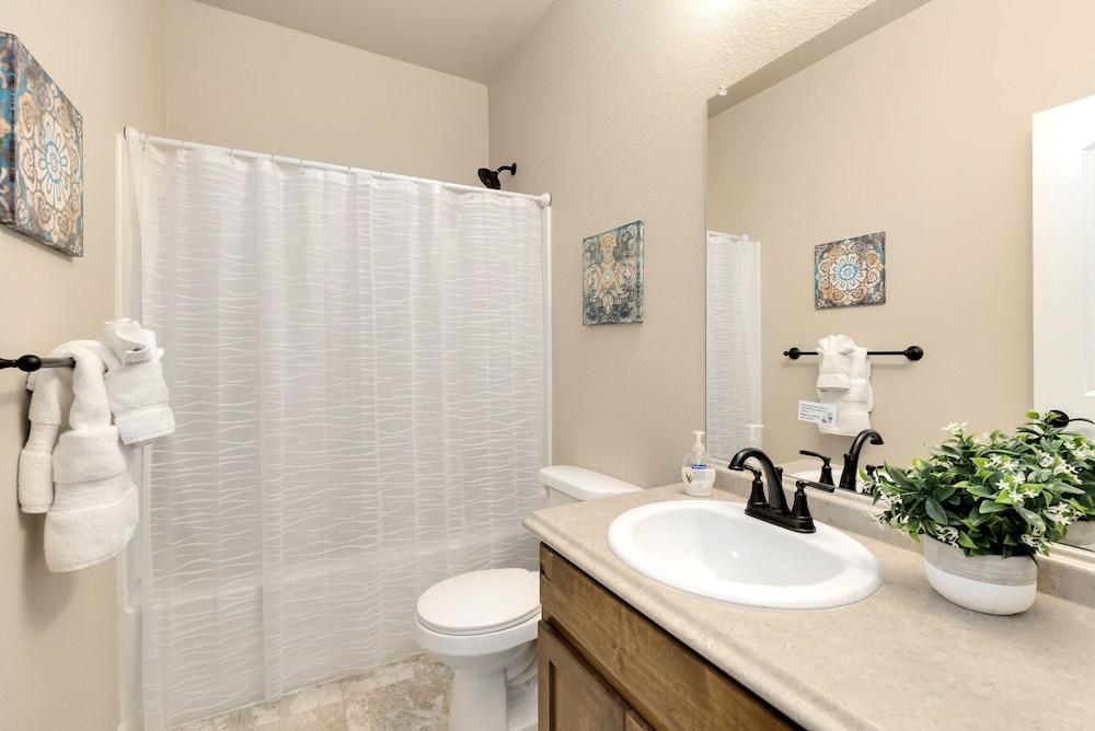 Family-friendly Ranch Style Home near Boyd Lake!