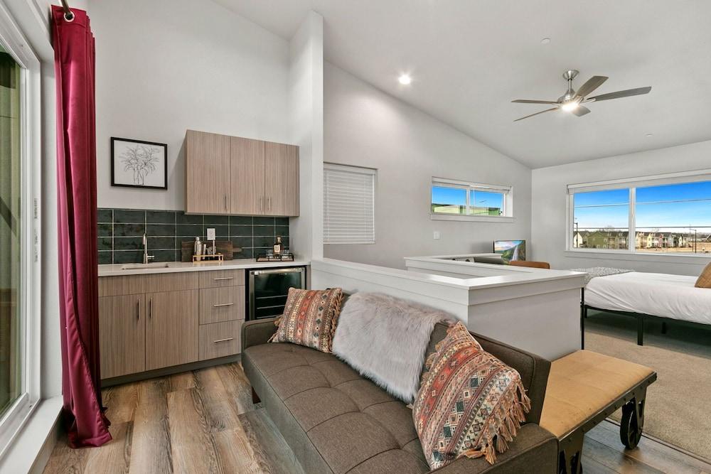 938 Jerome St Unit 3