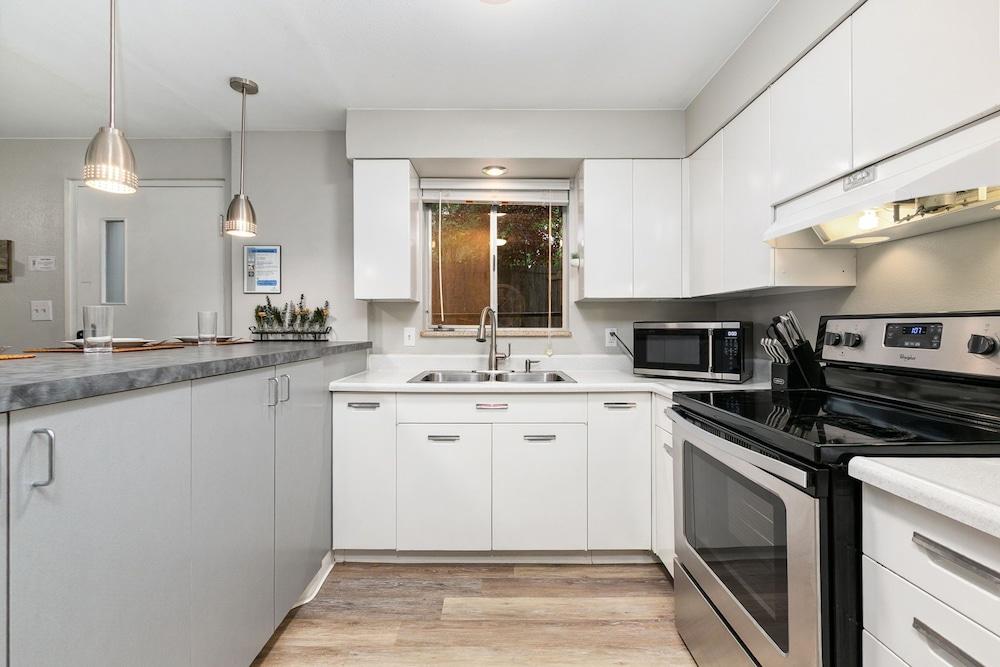 Sage Suite | Calm & Earthy Stay Near Old Town