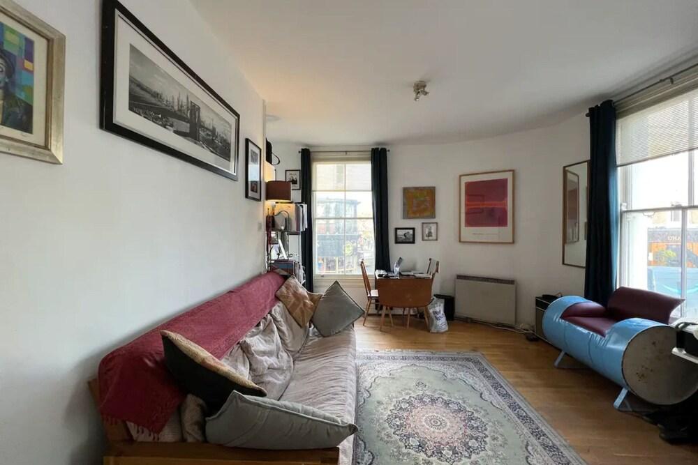 Bright Studio Flat in Notting Hill