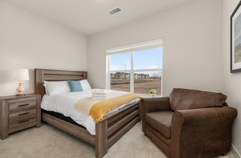 Modern Townhome Steps From the Brewery District!