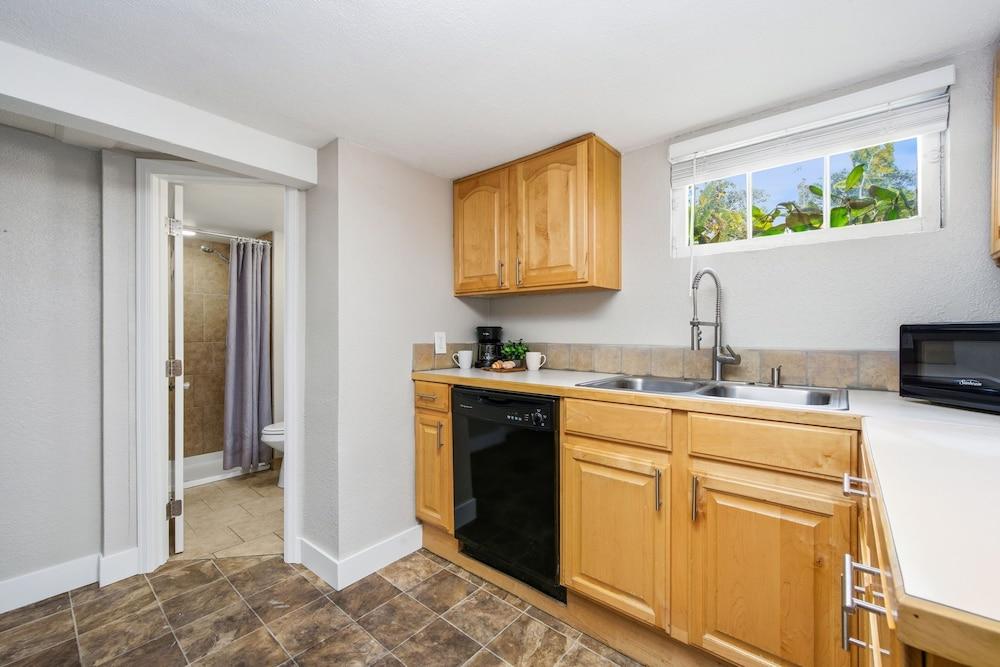 Inviting Bungalow Next to Unc - Free Cruiser Bikes!