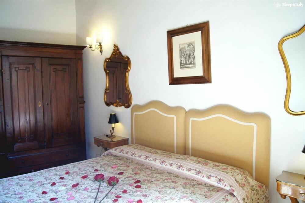 Appleorange 1 in Florence