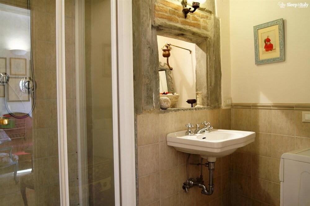 Appleorange 1 in Florence