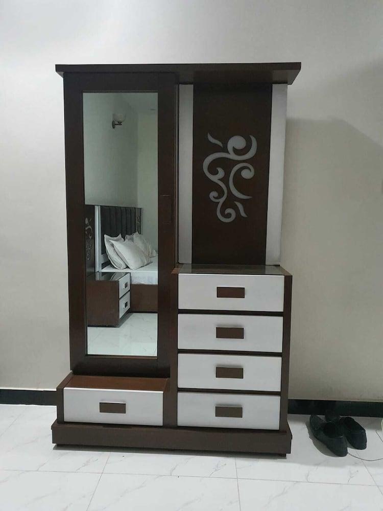 Roomph Transit Guest House