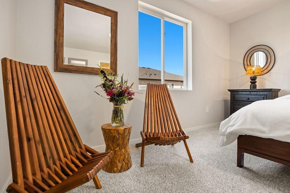 Modern Farmhouse Townhome – Great Central Location!