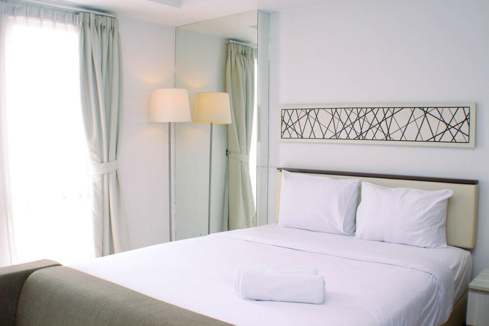 Stunning And Spacious Studio Azalea Suites Apartment