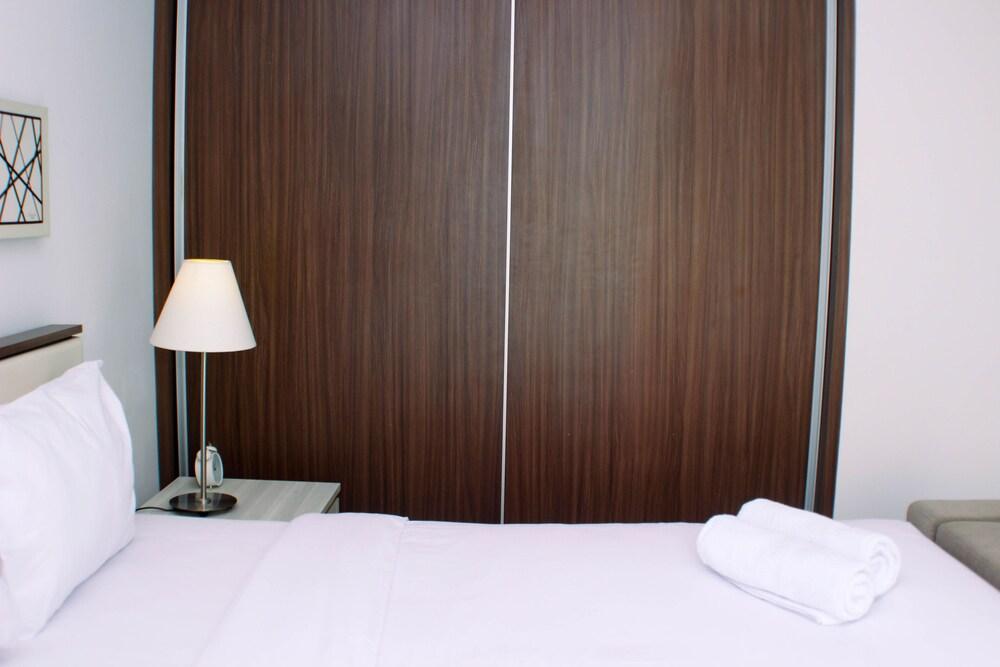 Stunning And Spacious Studio Azalea Suites Apartment