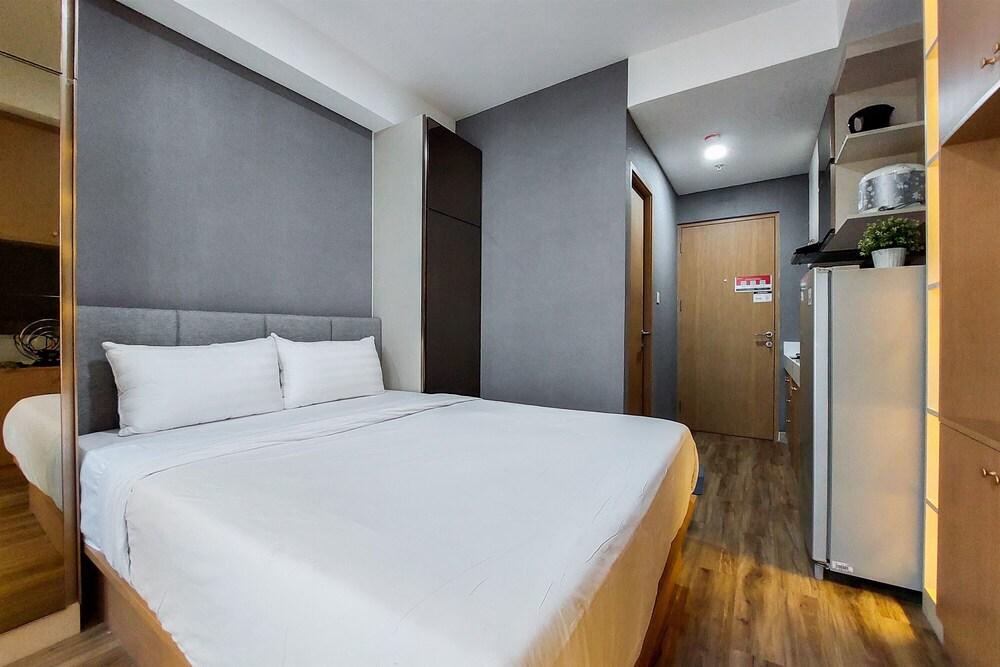 Fancy And Nice Style Studio Room Apartment At B Residence