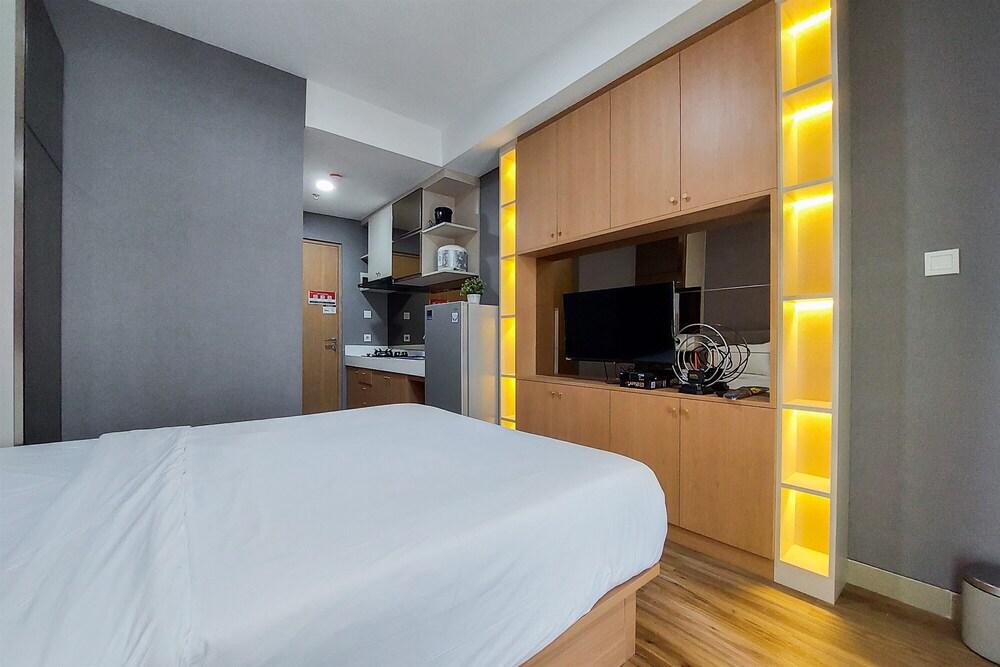 Fancy And Nice Style Studio Room Apartment At B Residence