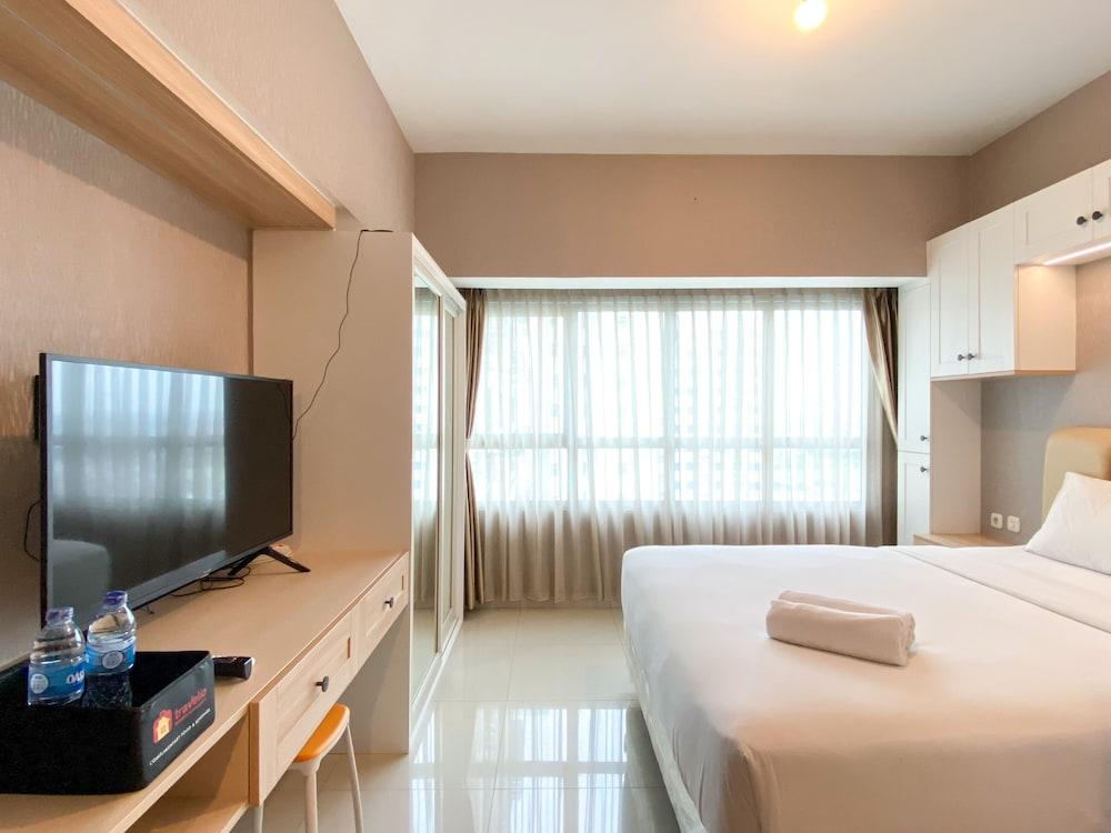 Restful And Functional Studio Apartment At Springlake Summarecon Bekasi