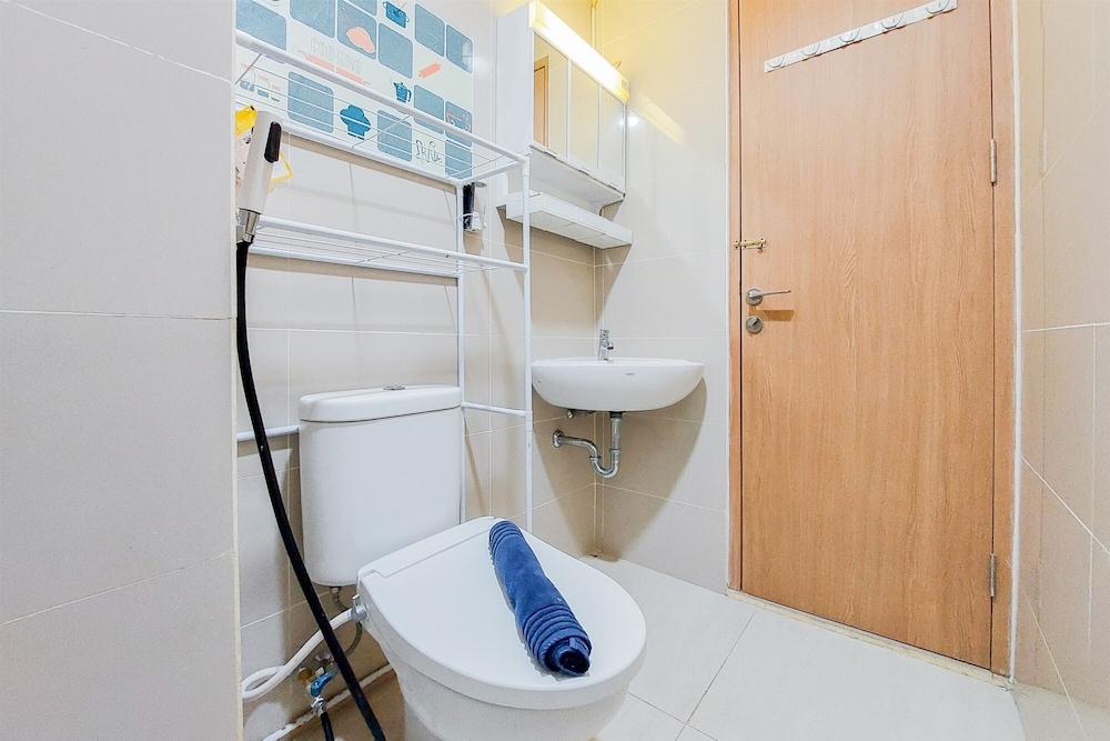 Fancy And Strategic Studio Apartment At B Residence