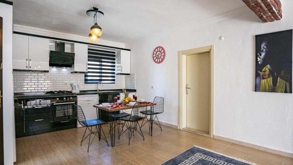 Villa With Pool Jacuzzi and Sea View in Kas