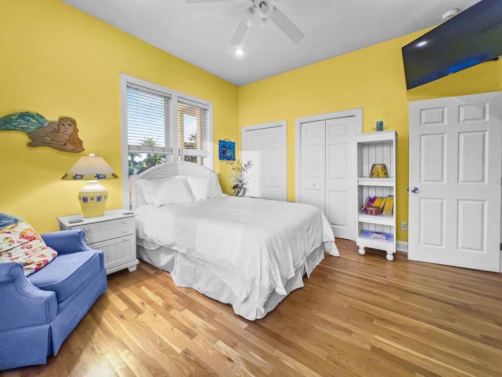 Turtle Watch 4 Bedroom Home by RedAwning