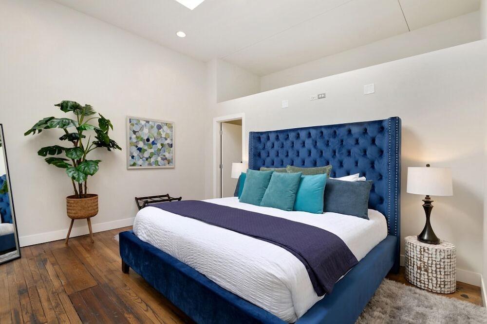 The Penthouse Loft in the Heart of Old Town!