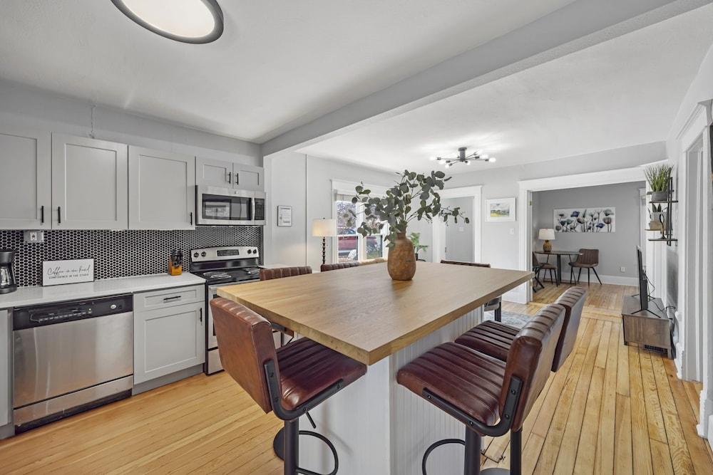 Charming Bungalow With Hot Tub, Fire Pit & Bikes