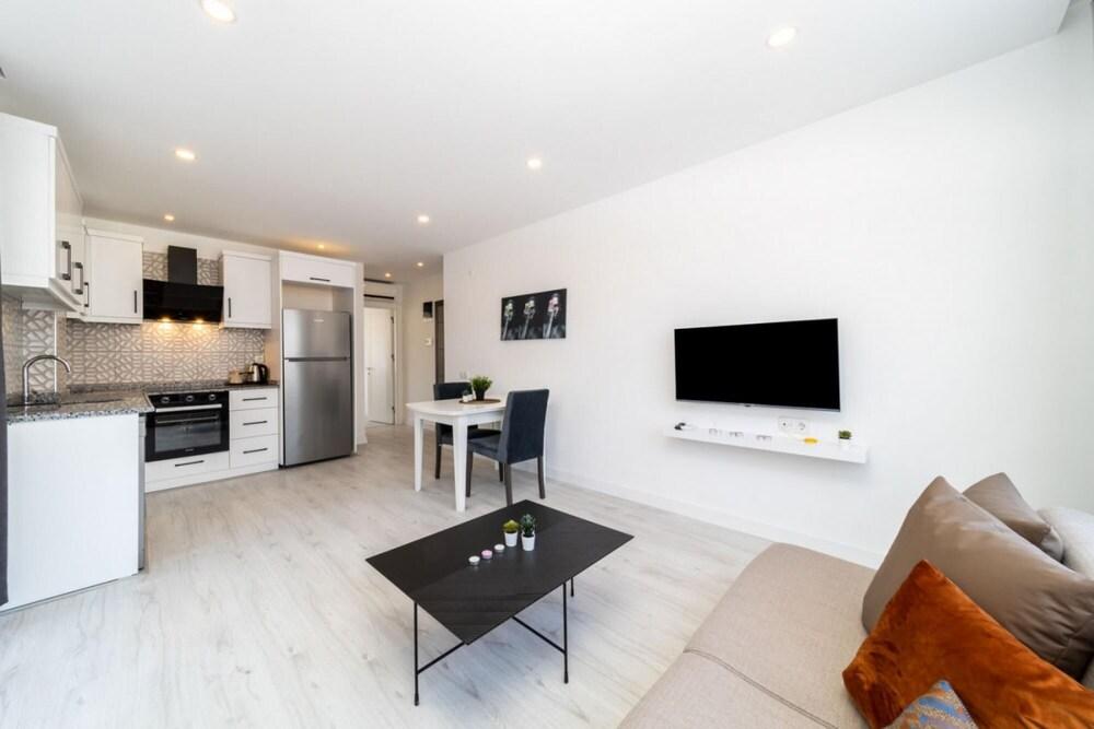 Central Flat With Balcony in Muratpasa