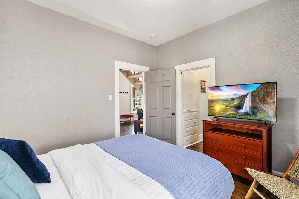 Historical Bungalow Near Csu & Old Town!