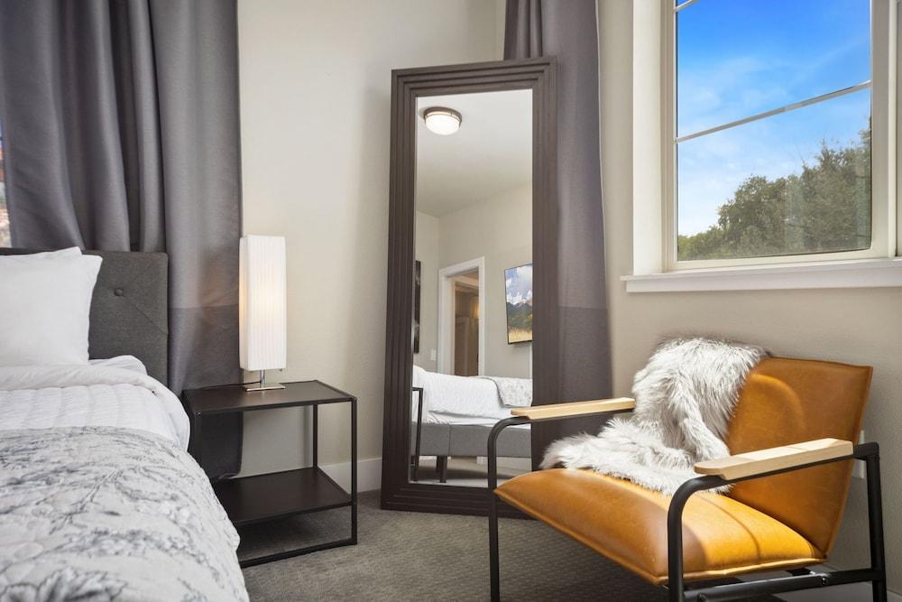 Swanky Townhome Near Old Town, Breweries and River