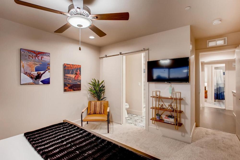 Elegant Townhome Near Old Town, Breweries and River!