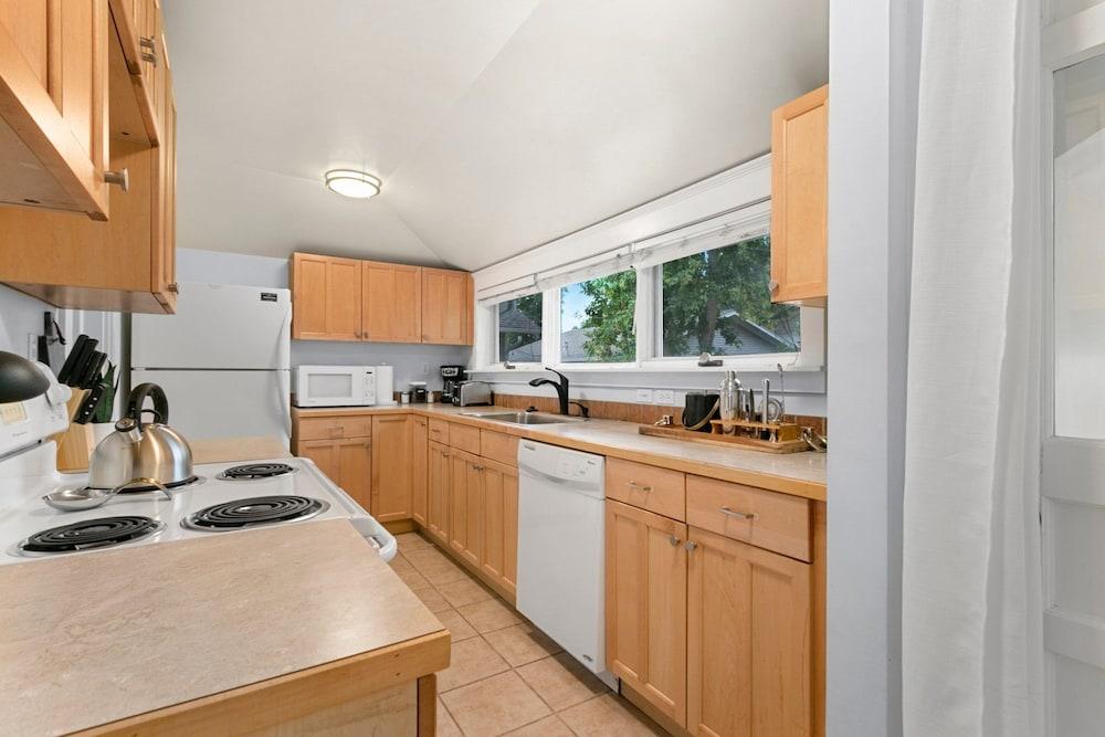 Downtown Abode W/ Hot Tub – Walk to Csu & Old Town