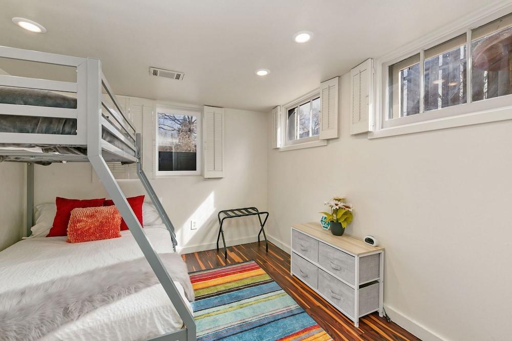 Mulberry Place: a Charming Cottage Near Old Town!