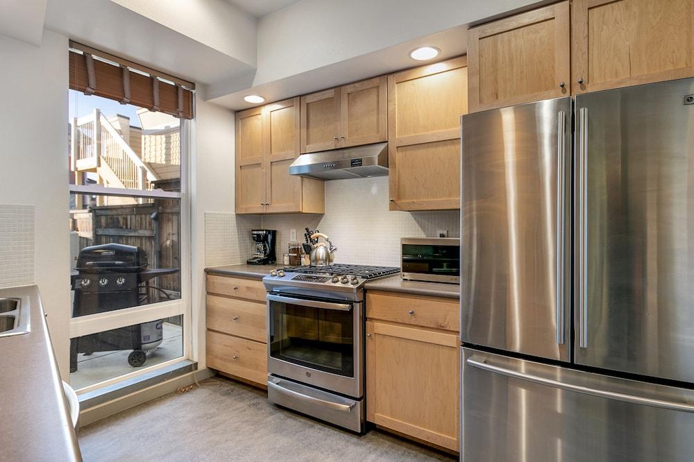 Old Town North Jewel! Near Breweries and River!