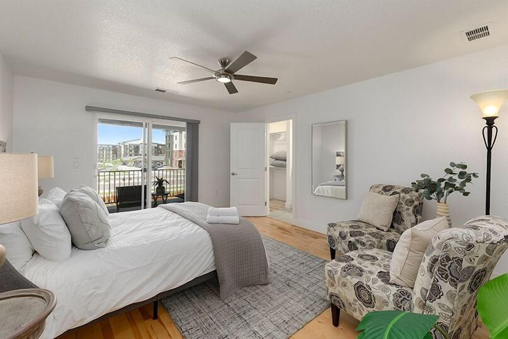 Gorgeous Townhome Steps From the Brewery District!