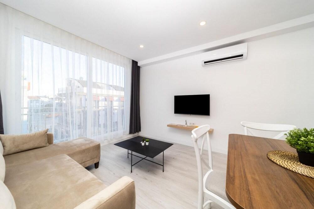 Central Flat With Terrace in Muratpasa