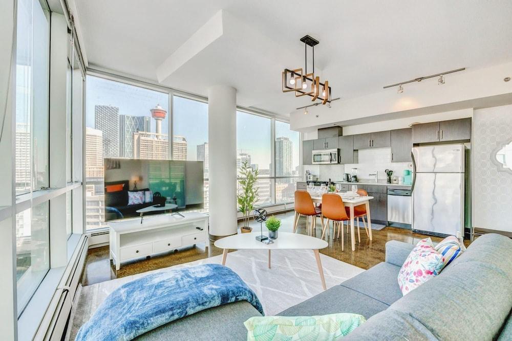 Modern 2BR Apt - DT Calgary w City Views