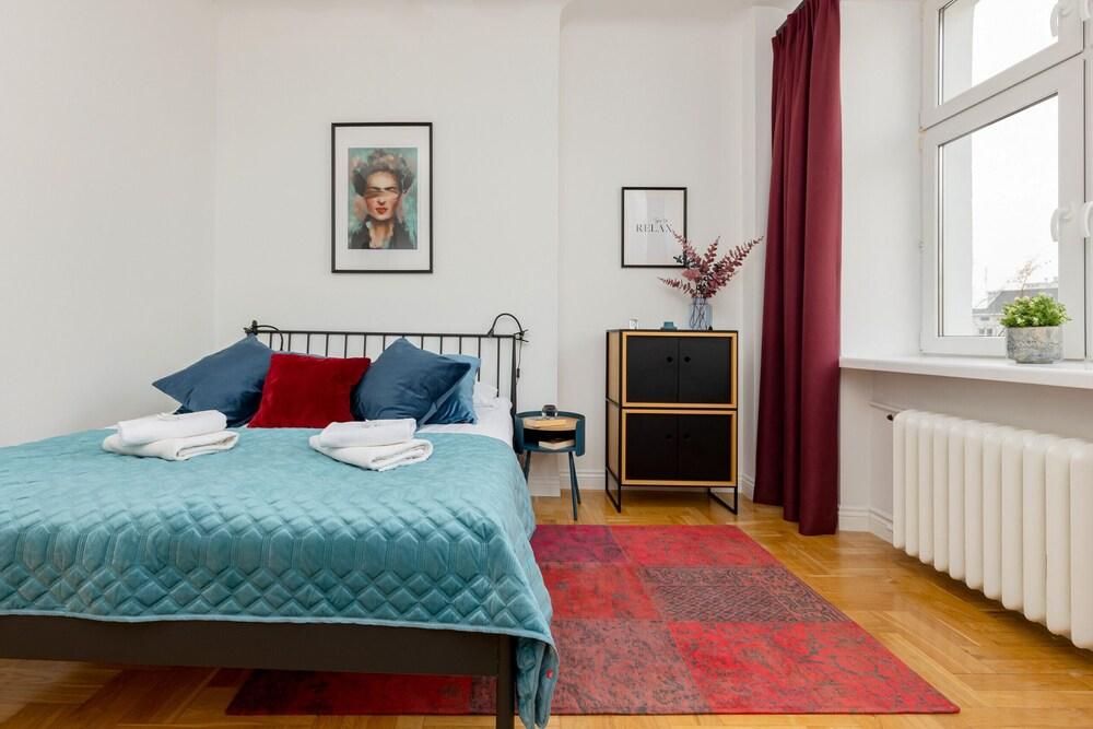 Warsaw Grójecka by Renters Prestige